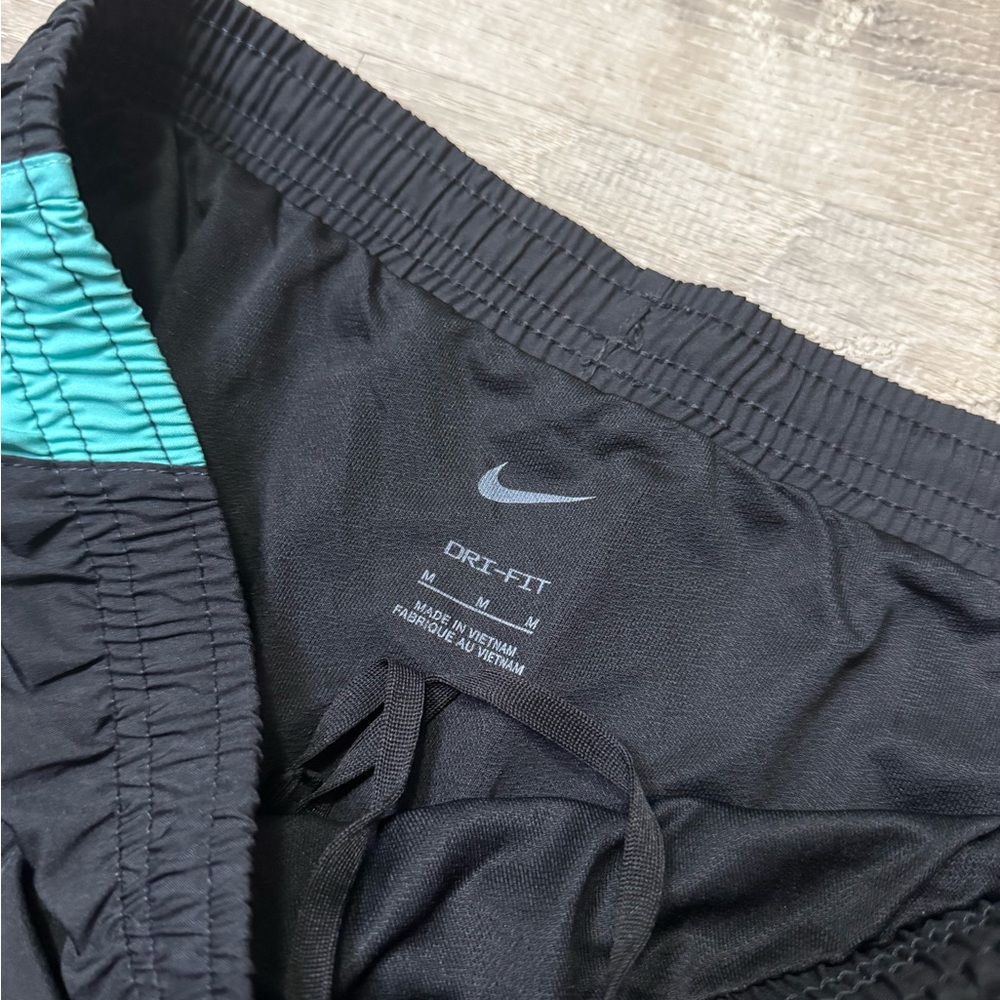 •NIKE• RUNNING SHORTS - Picture 3 of 6